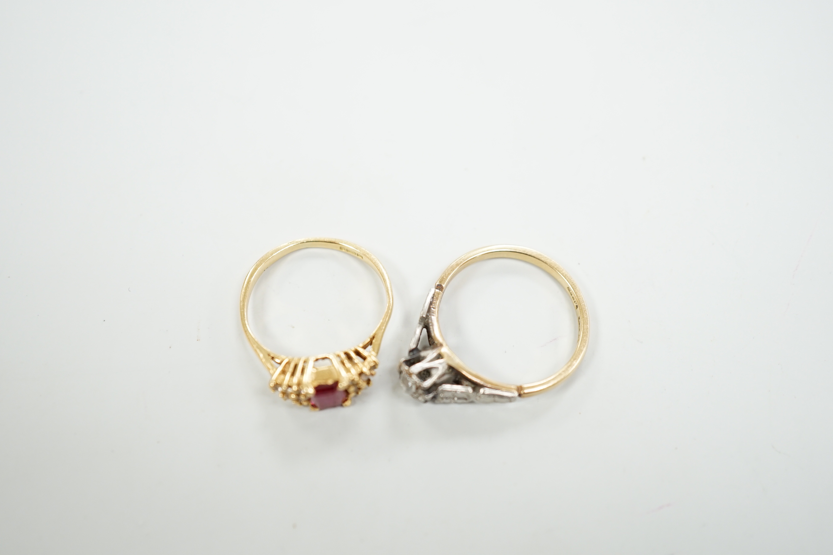 Two 18ct and gem set rings, including illusion set diamond, gross weight 5.5 grams.